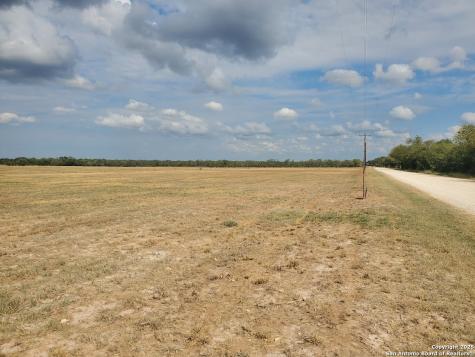 876 County Road 1670 Moore TX 78057
