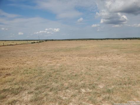 876 County Road 1670 Moore TX 78057