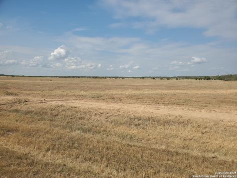 876 County Road 1670 Moore TX 78057