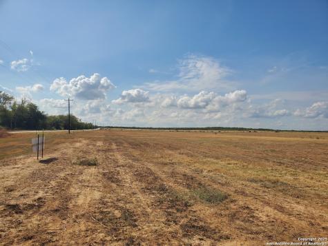 876 County Road 1670 Moore TX 78057