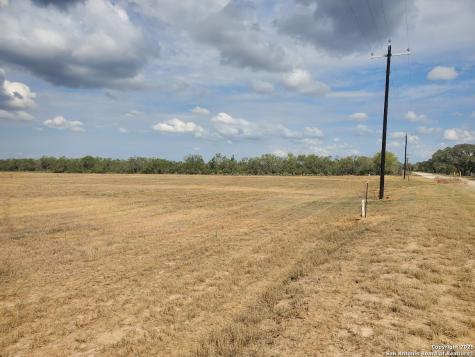 876 County Road 1670 Moore TX 78057