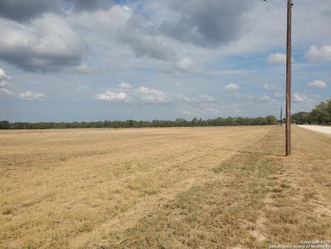 876 County Road 1670 Moore TX 78057