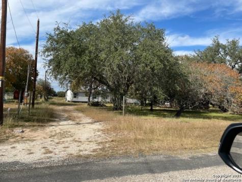 123 Creekbend Drive Floresville TX 78114