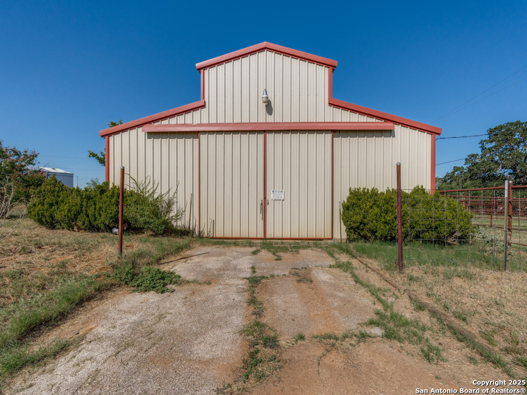 819 Us Highway 87 Stockdale TX 78160