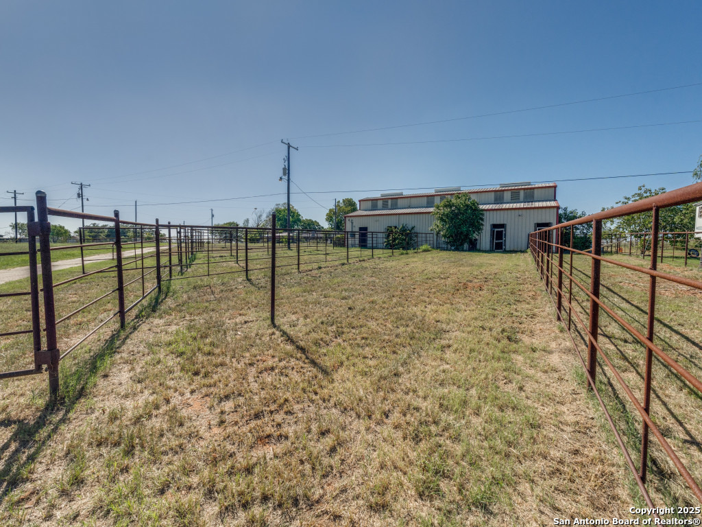 819 Us Highway 87 Stockdale TX 78160