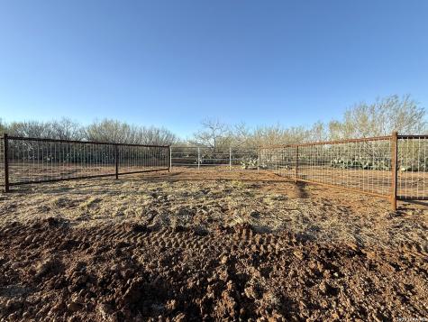 2175 County Road 332 Charlotte TX 78011