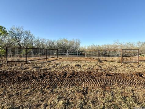 2175 County Road 332 Charlotte TX 78011