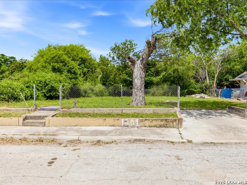 1201 S Comal San Antonio TX 78207
