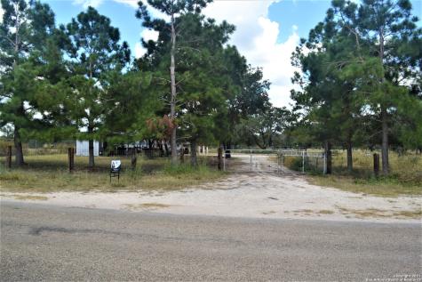 1359 County Road 6723 Natalia TX 78059