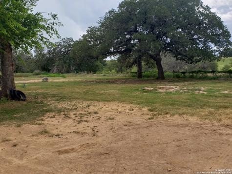 277 Nob Floresville TX 78114
