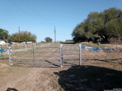 7667 Fm 1303 Floresville TX 78114