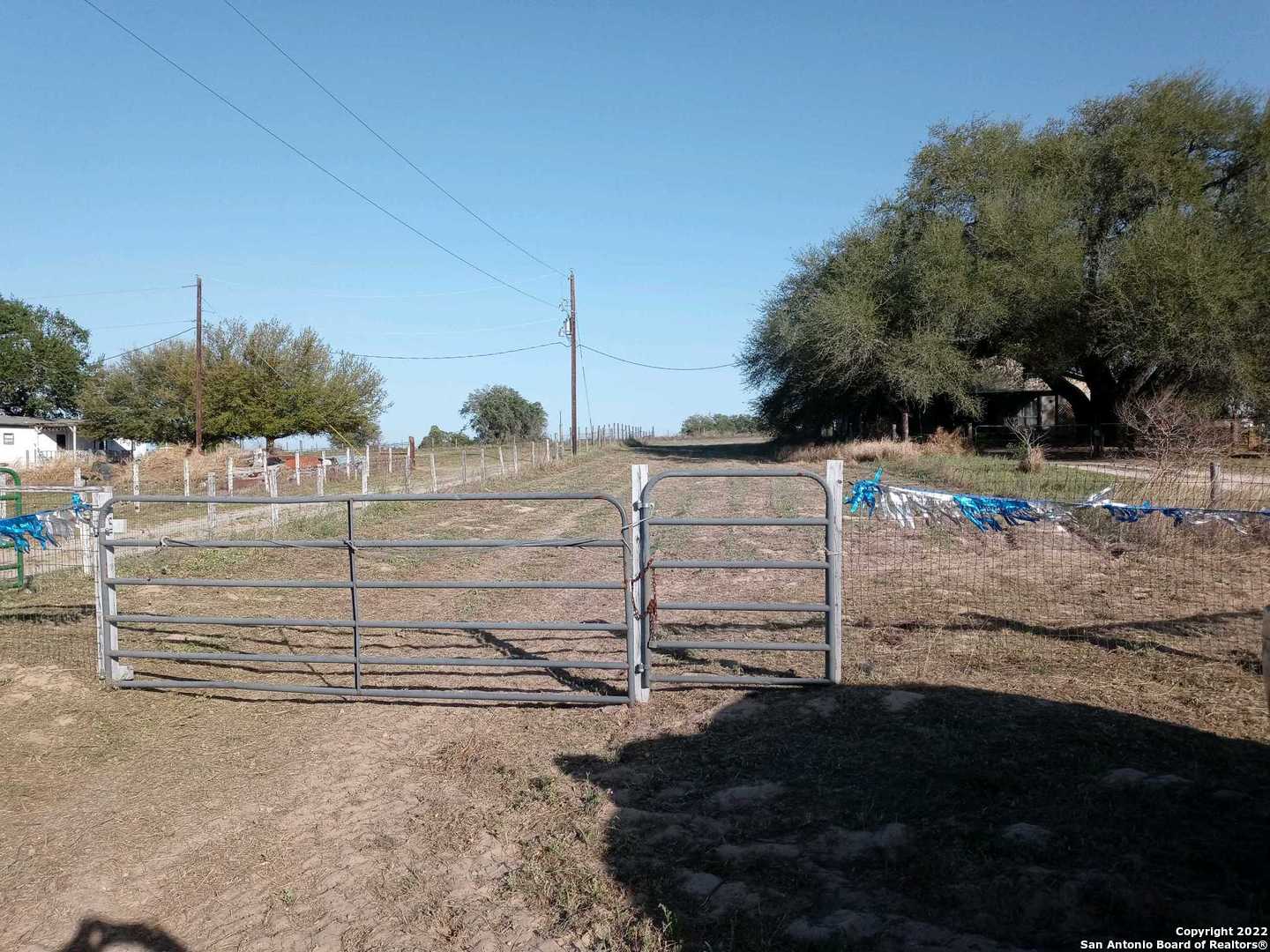7667 Fm 1303 Floresville TX 78114