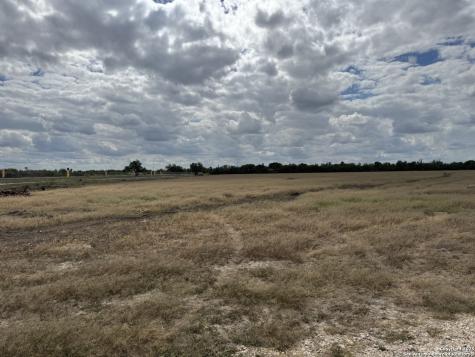 LOT 10 Summerwood Lane La Pryor TX 78872