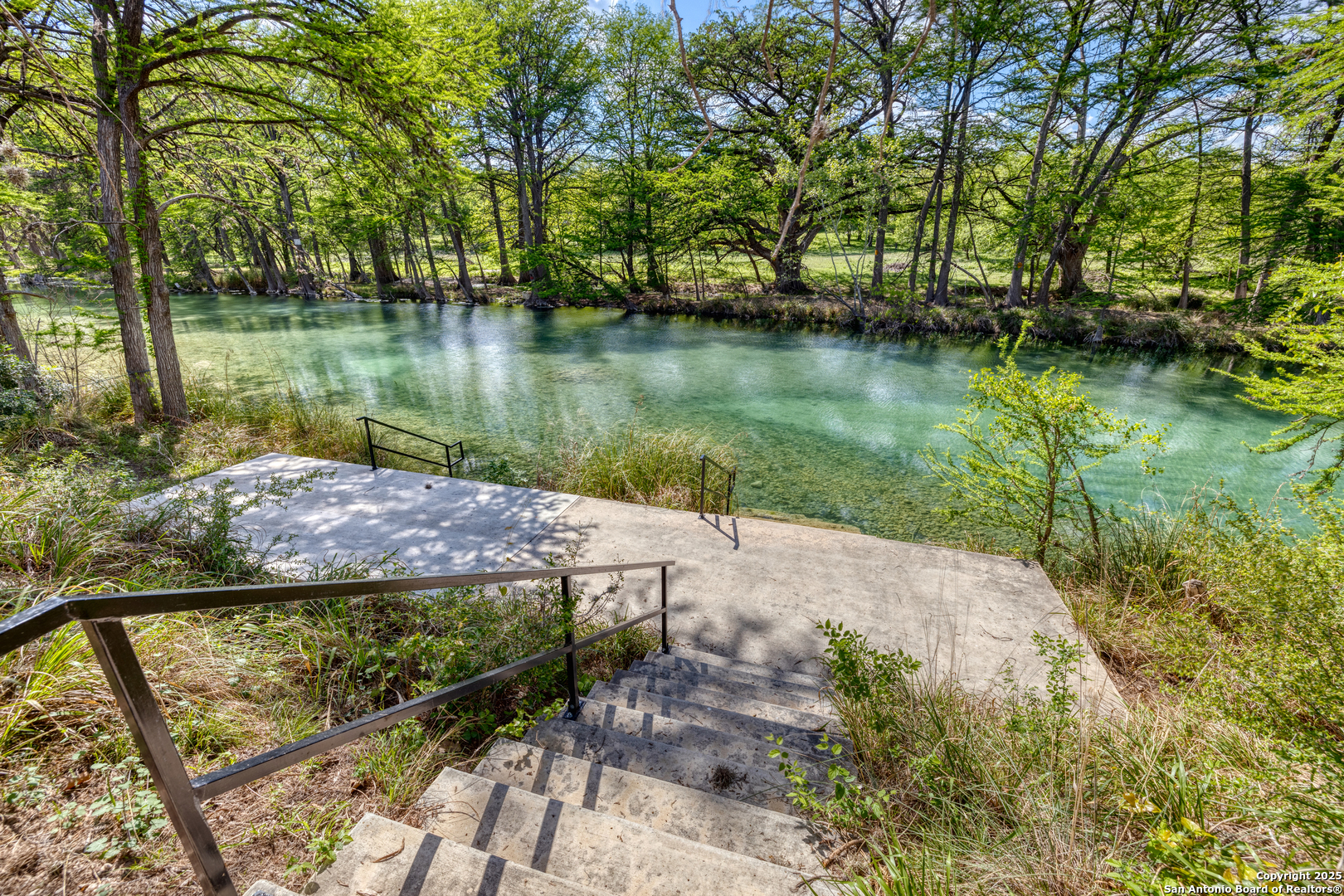 405 Ridge Loop Rio Frio TX 78879