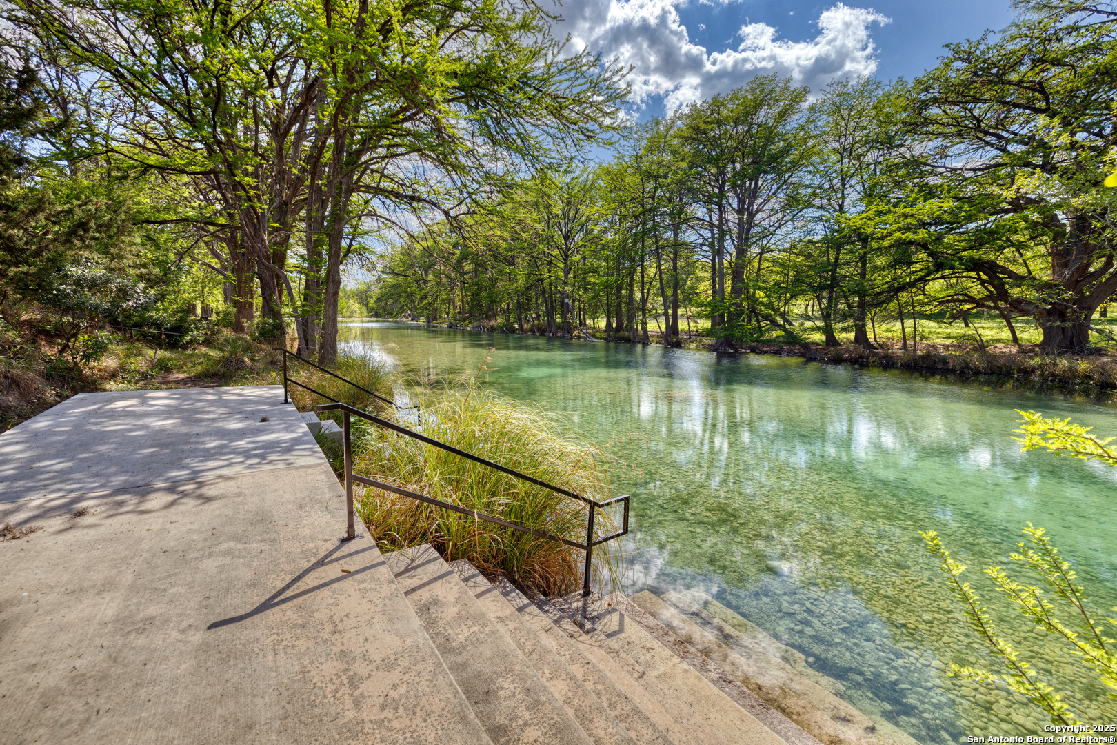 405 Ridge Loop Rio Frio TX 78879