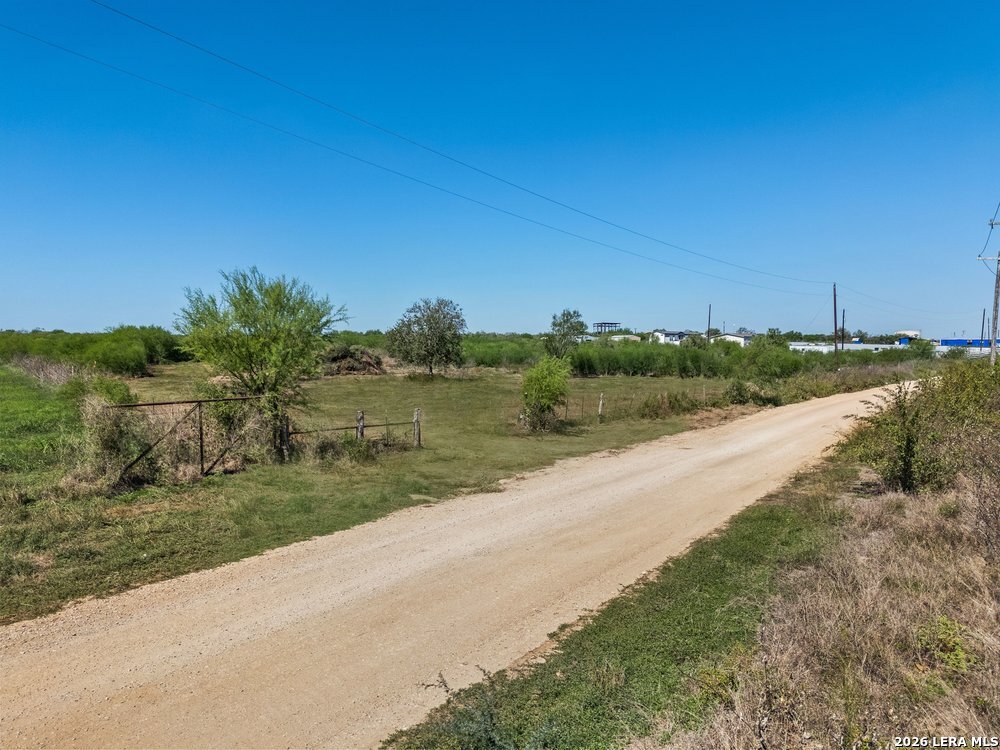 600 County Road 483 Nixon TX 78140