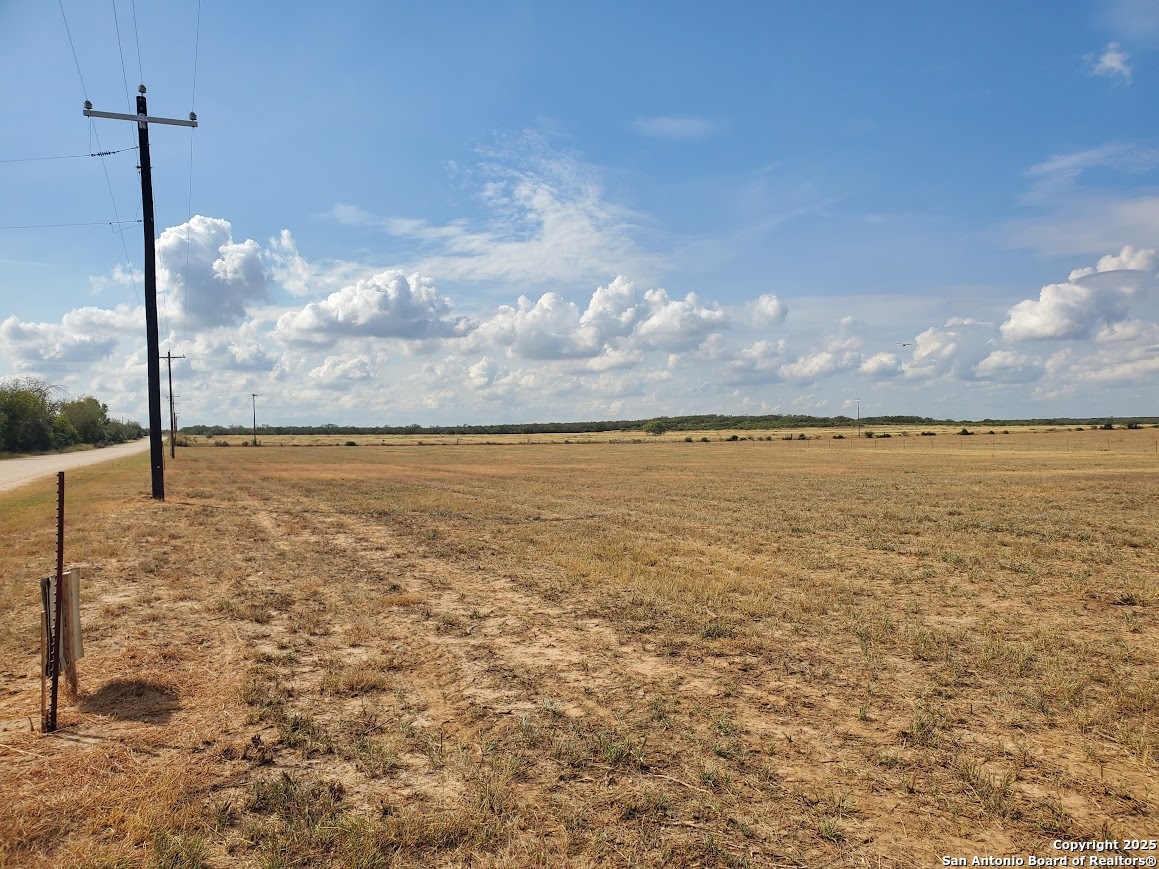 848 County Road 1670 Moore TX 78057