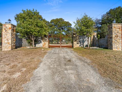 1719 Fm 1376 Sisterdale TX 78006