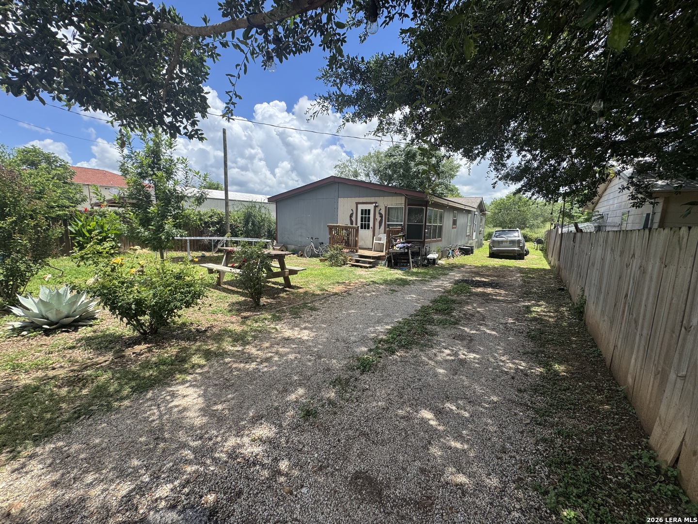 714 Hough Adkins TX 78101