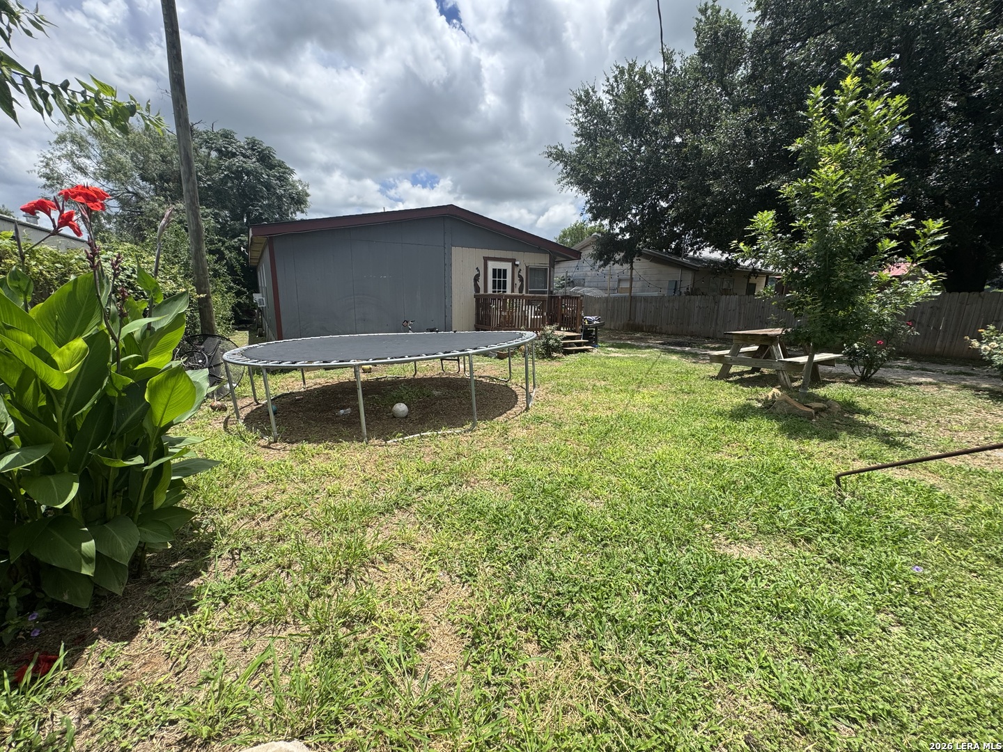 714 Hough Adkins TX 78101