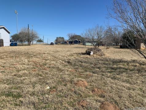 1105 Chaparral Street Floresville TX 78114