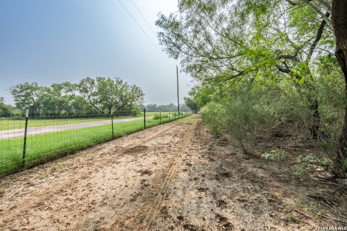 224 County Road 662 Devine TX 78016