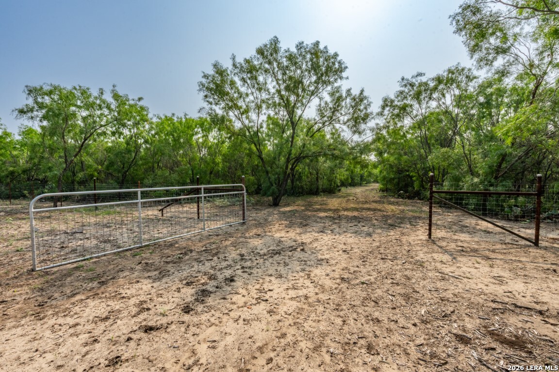 224 County Road 662 Devine TX 78016
