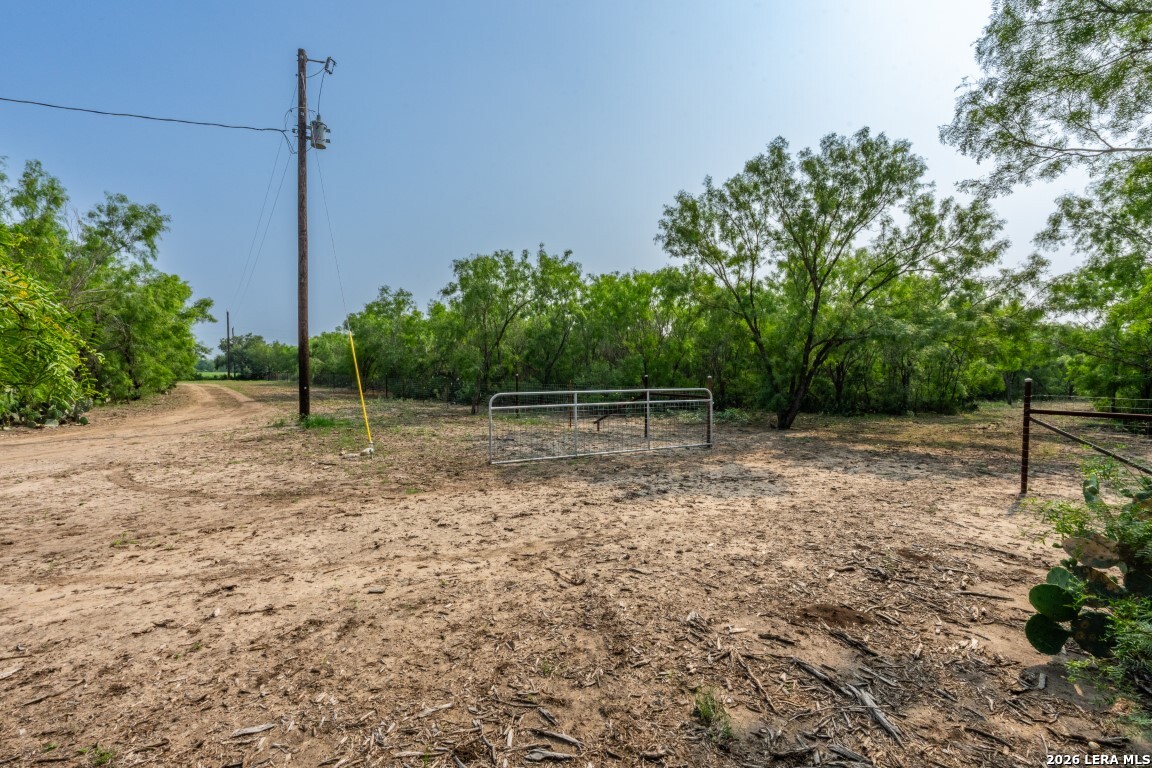 224 County Road 662 Devine TX 78016