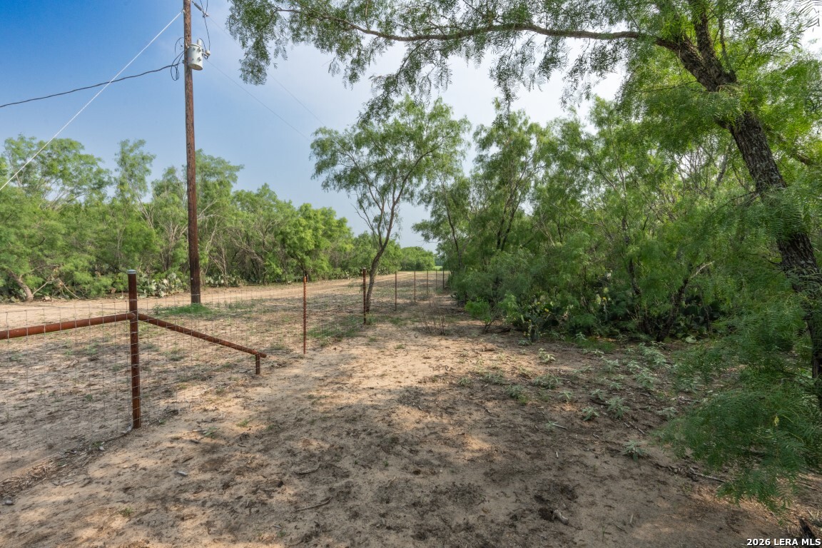 224 County Road 662 Devine TX 78016
