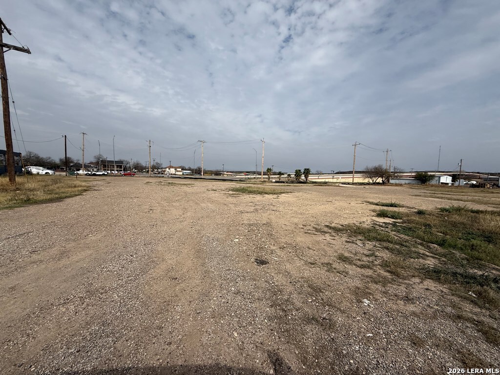 2961 N Veterans Eagle Pass TX 78852