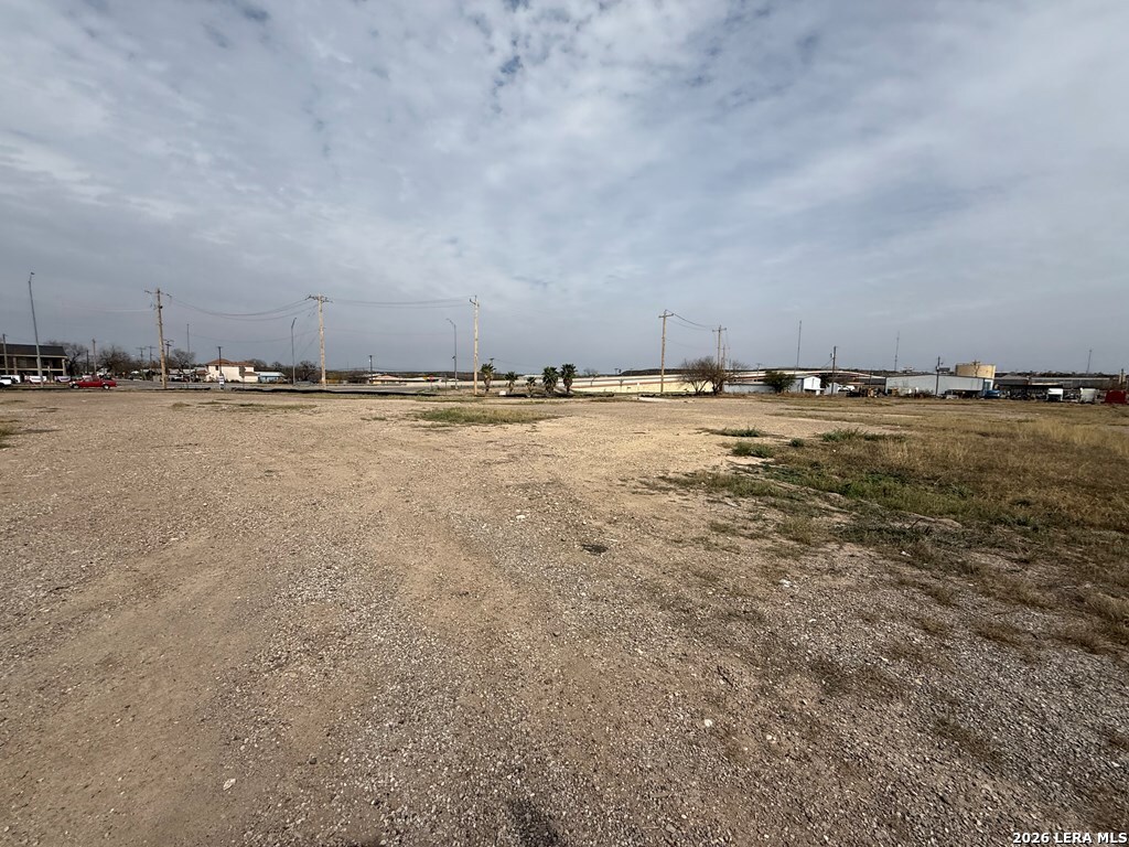 2961 N Veterans Eagle Pass TX 78852