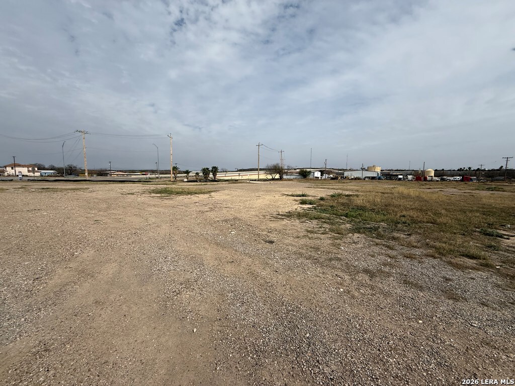 2961 N Veterans Eagle Pass TX 78852