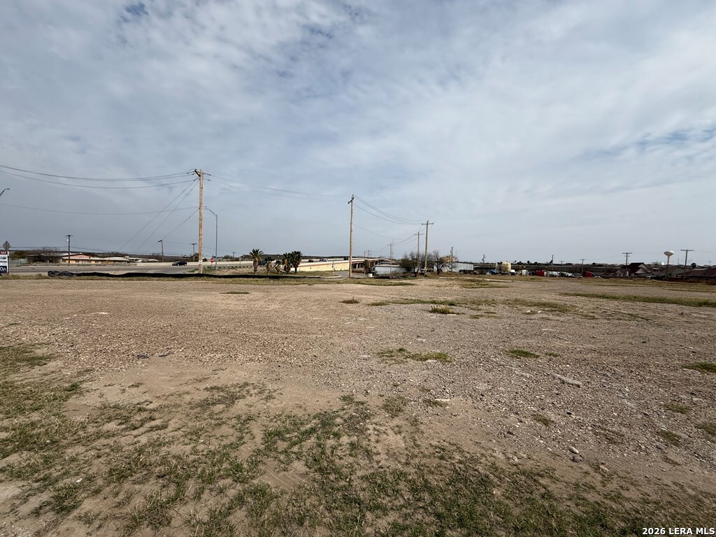 2961 N Veterans Eagle Pass TX 78852