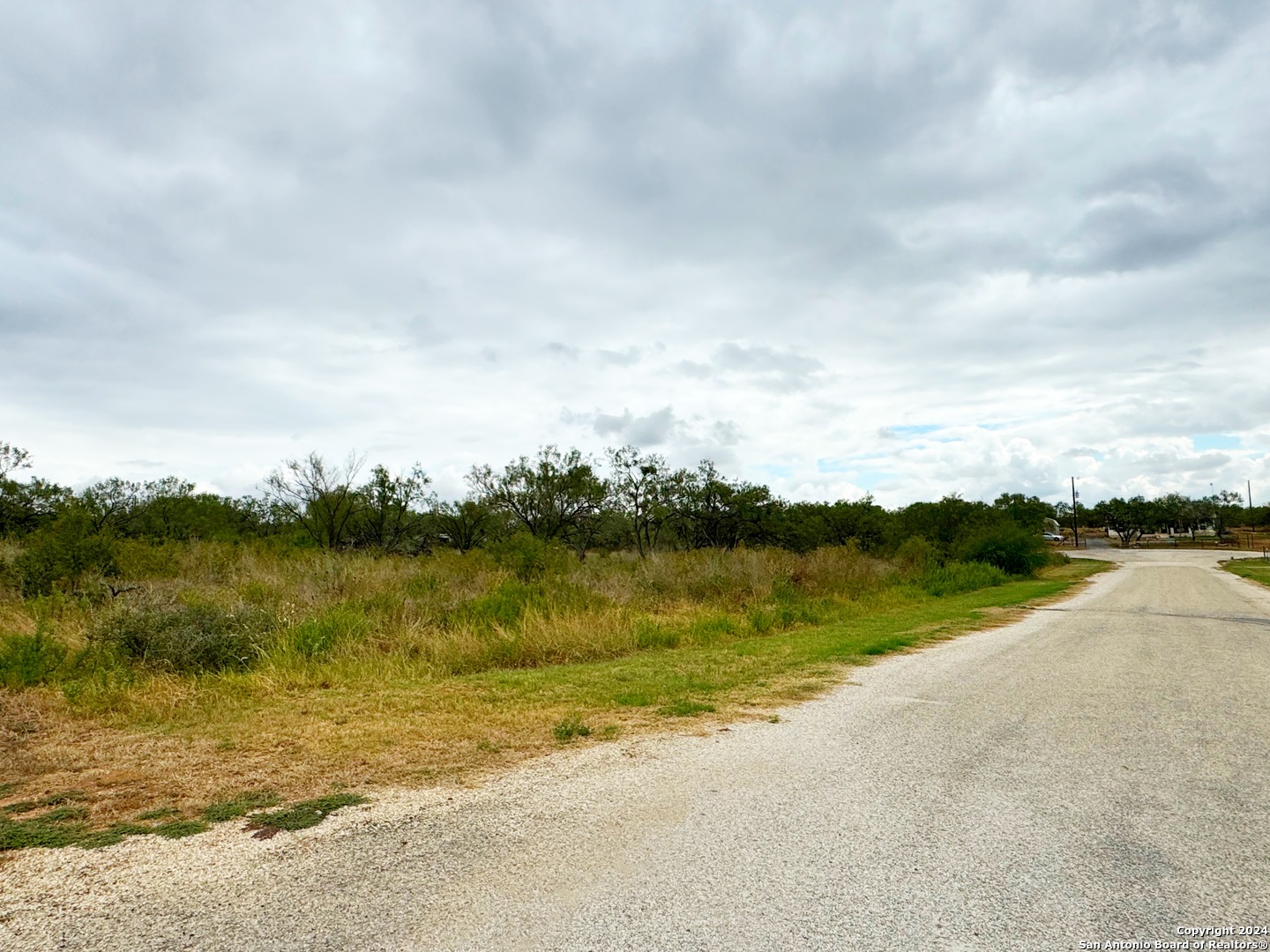 103 Cr 2636 Devine TX 78016