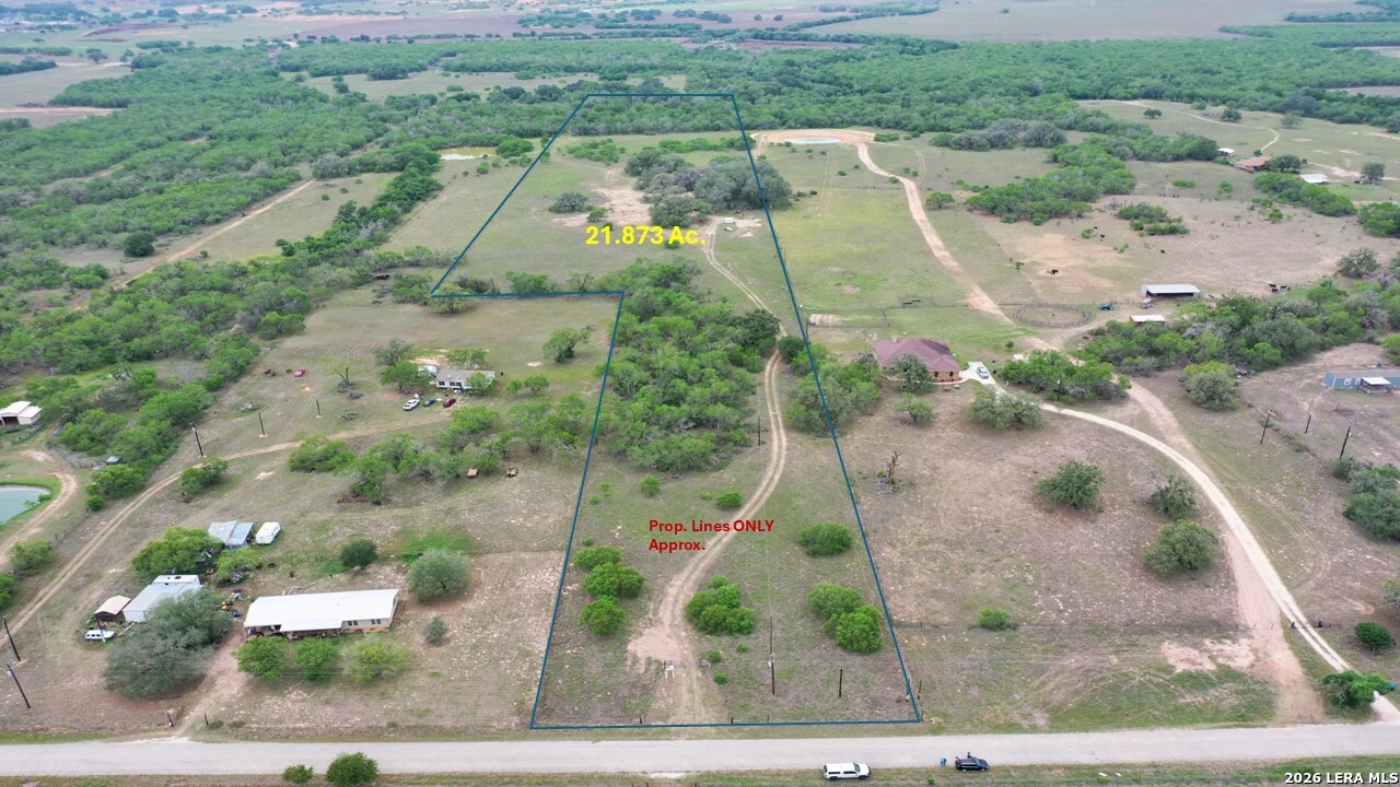 8933 County Road 401 Floresville TX 78114