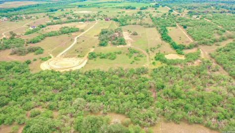 8933 County Road 401 Floresville TX 78114
