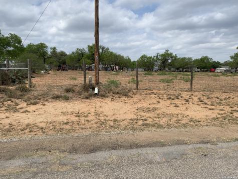 644 Cr 6841 Lytle TX 78058