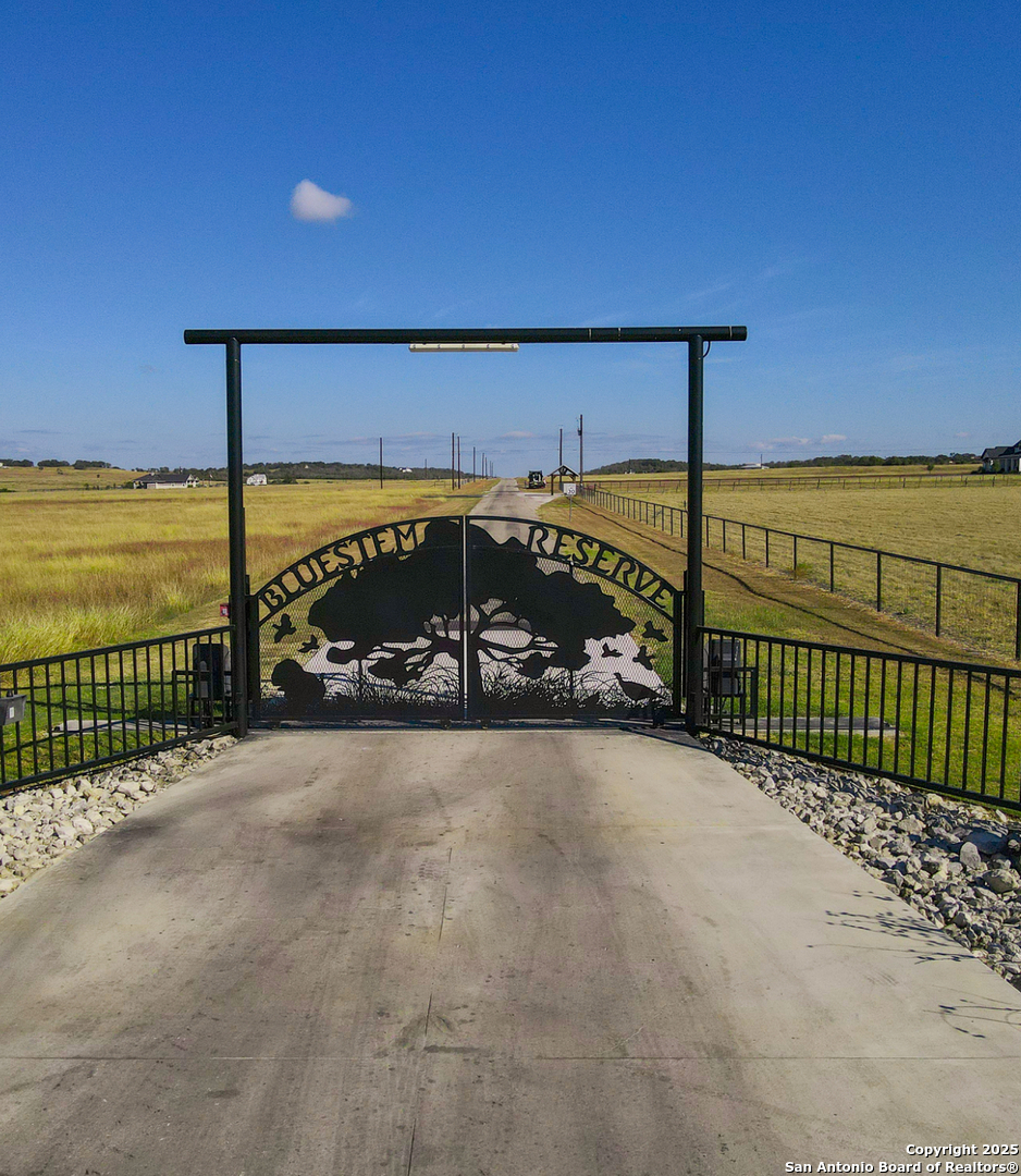 1271 Branch Road Geronimo TX 78155