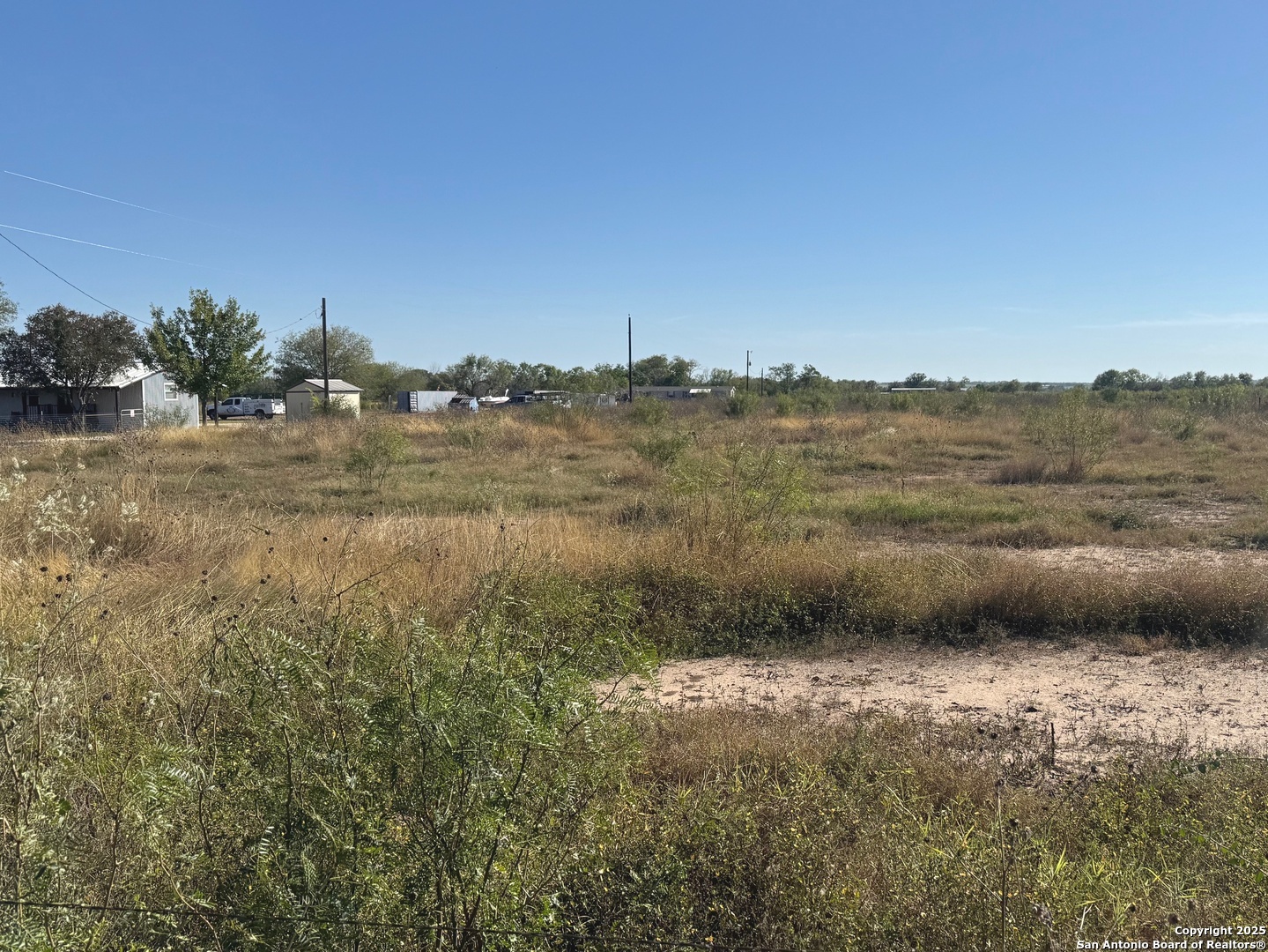 448 County Road 7712 Devine TX 78016