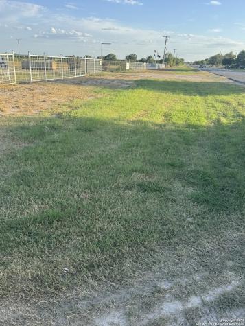 1050 N Highway 132 Natalia TX 78059