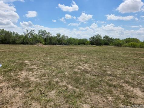 1050 N Highway 132 Natalia TX 78059