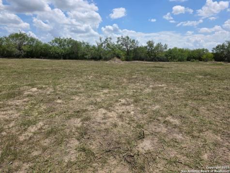 1050 N Highway 132 Natalia TX 78059