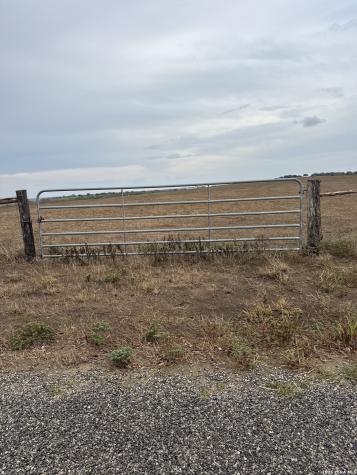 23.3 Ac +/- Martinez Road Yoakum TX 77995