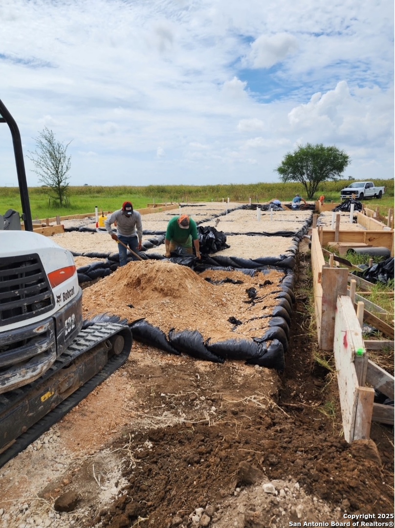 420 Cr 137 Floresville TX 78114