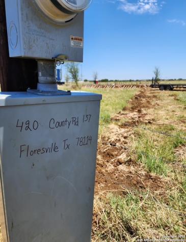 420 Cr 137 Floresville TX 78114