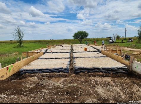 420 Cr 137 Floresville TX 78114