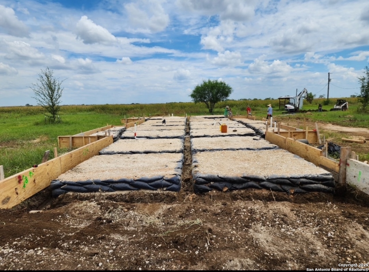 420 Cr 137 Floresville TX 78114