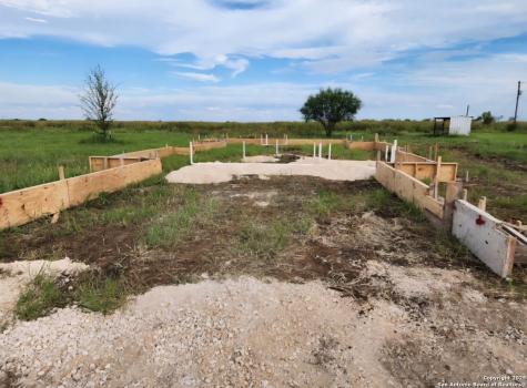 420 Cr 137 Floresville TX 78114