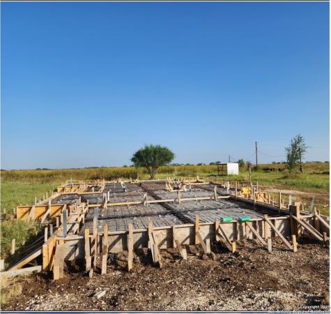 420 Cr 137 Floresville TX 78114