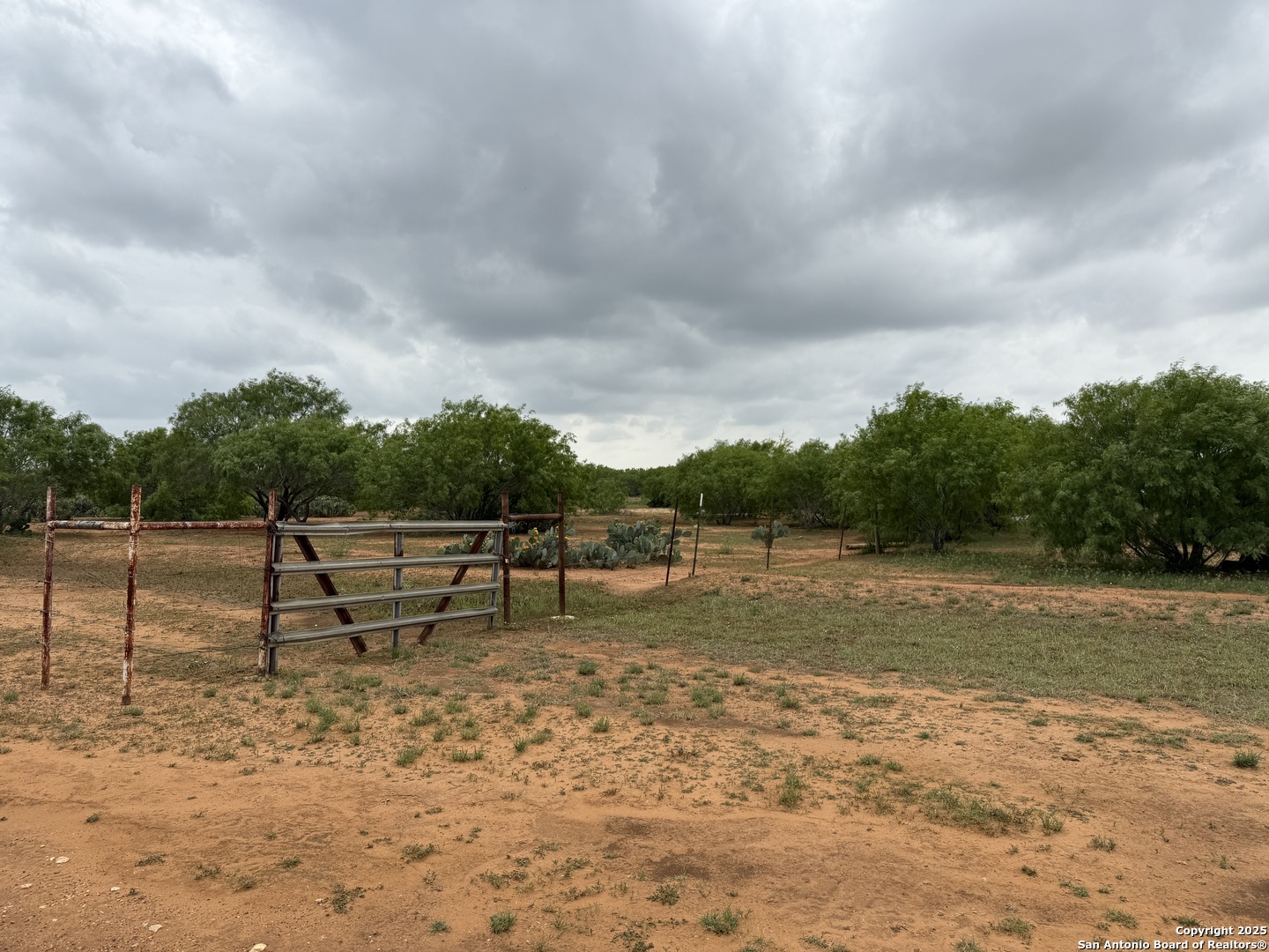 8762 Fm 140 Charlotte TX 78011